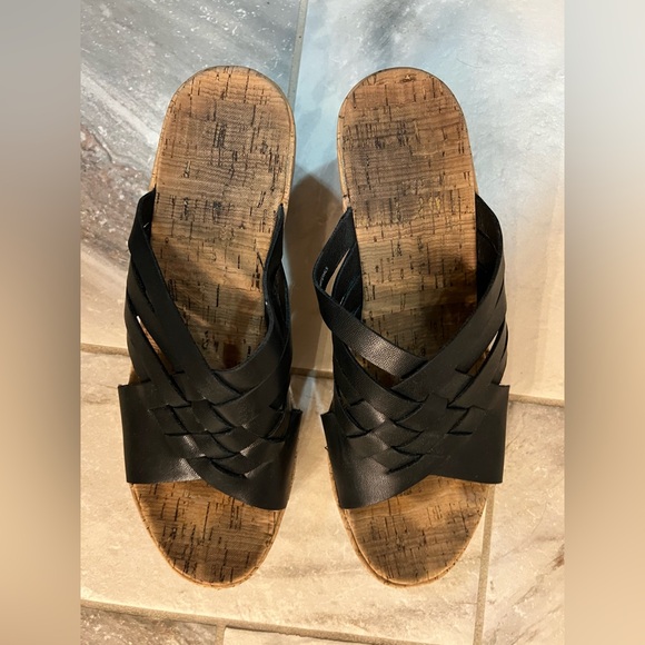 Korks-Ease wedge sandals EUC - Picture 2 of 3